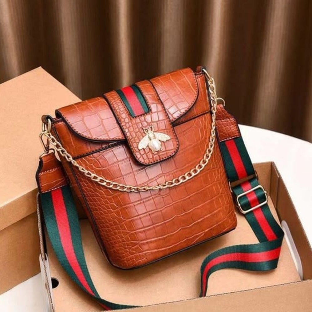 Ribbon Bee Crossbody
